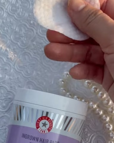 First Aid Beauty Ingrown Hair Pads