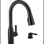 Delta Marca Single-Handle Pull-Down Sprayer Kitchen Faucet