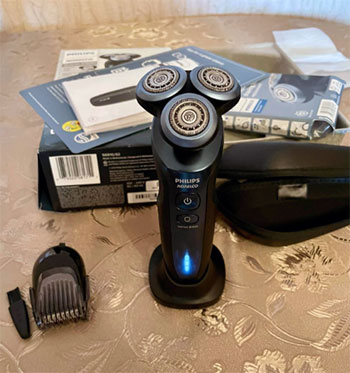 Philips Norelco Shaver 6900