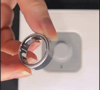 Oura Ring Brushed Titanium Vs. Silver