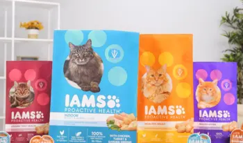 Blue Buffalo Vs IAMS Cat Food